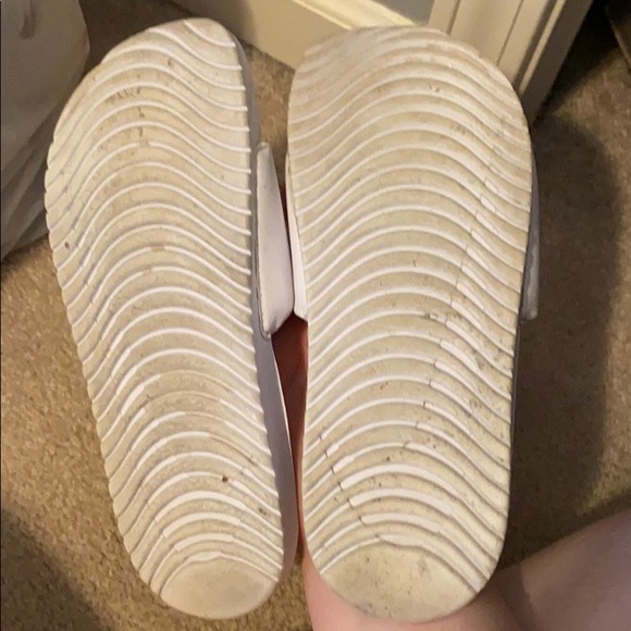 Women’s Nike slides size 6 - Picture 2 of 3